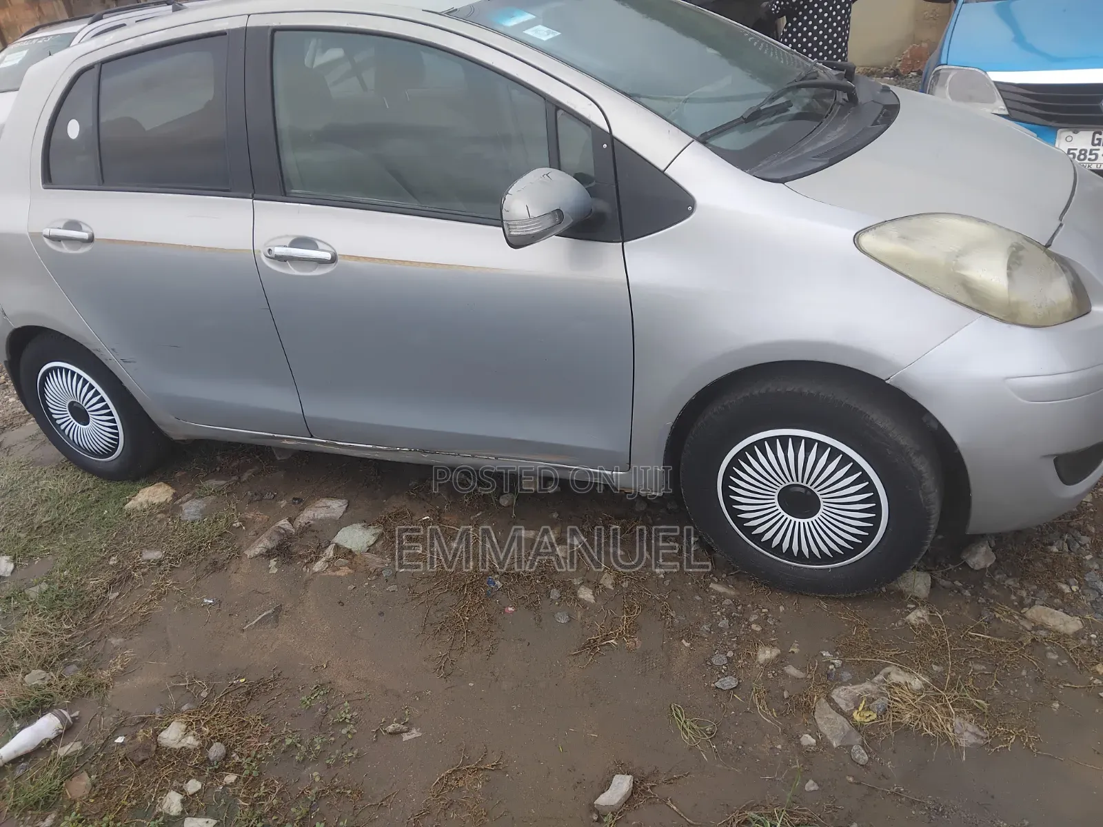 Toyota Vitz 2016 Silver