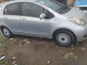 Toyota Vitz 2016 Silver