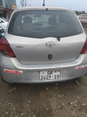 Toyota Vitz 2016 Silver