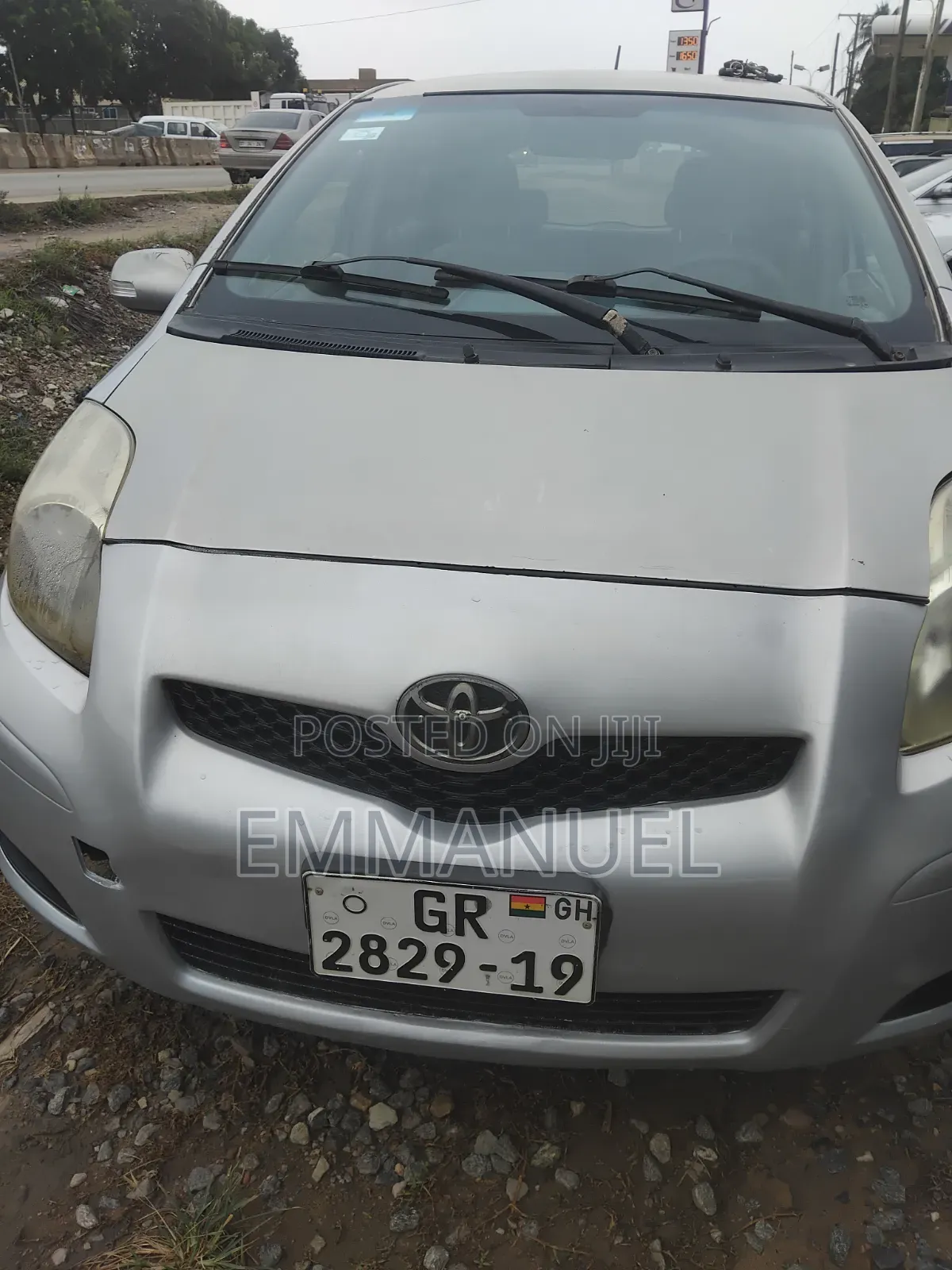 Toyota Vitz 2016 Silver