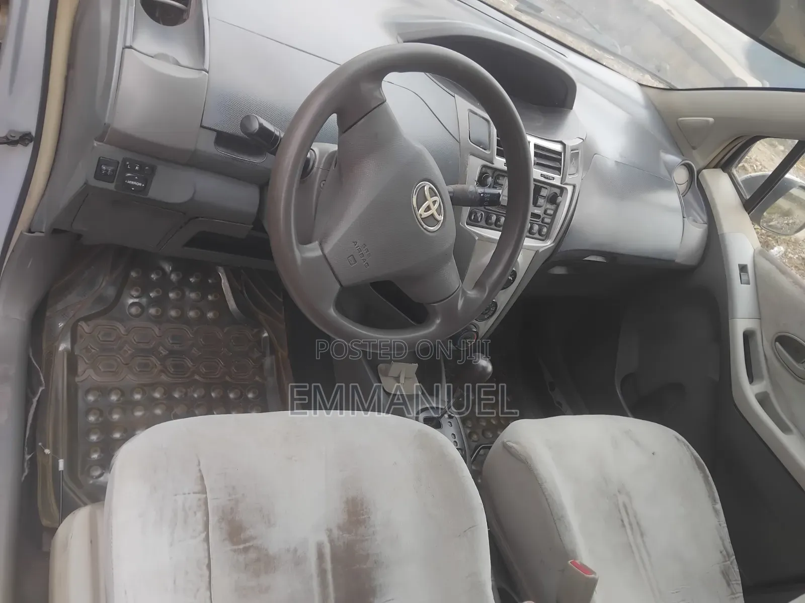 Toyota Vitz 2016 Silver