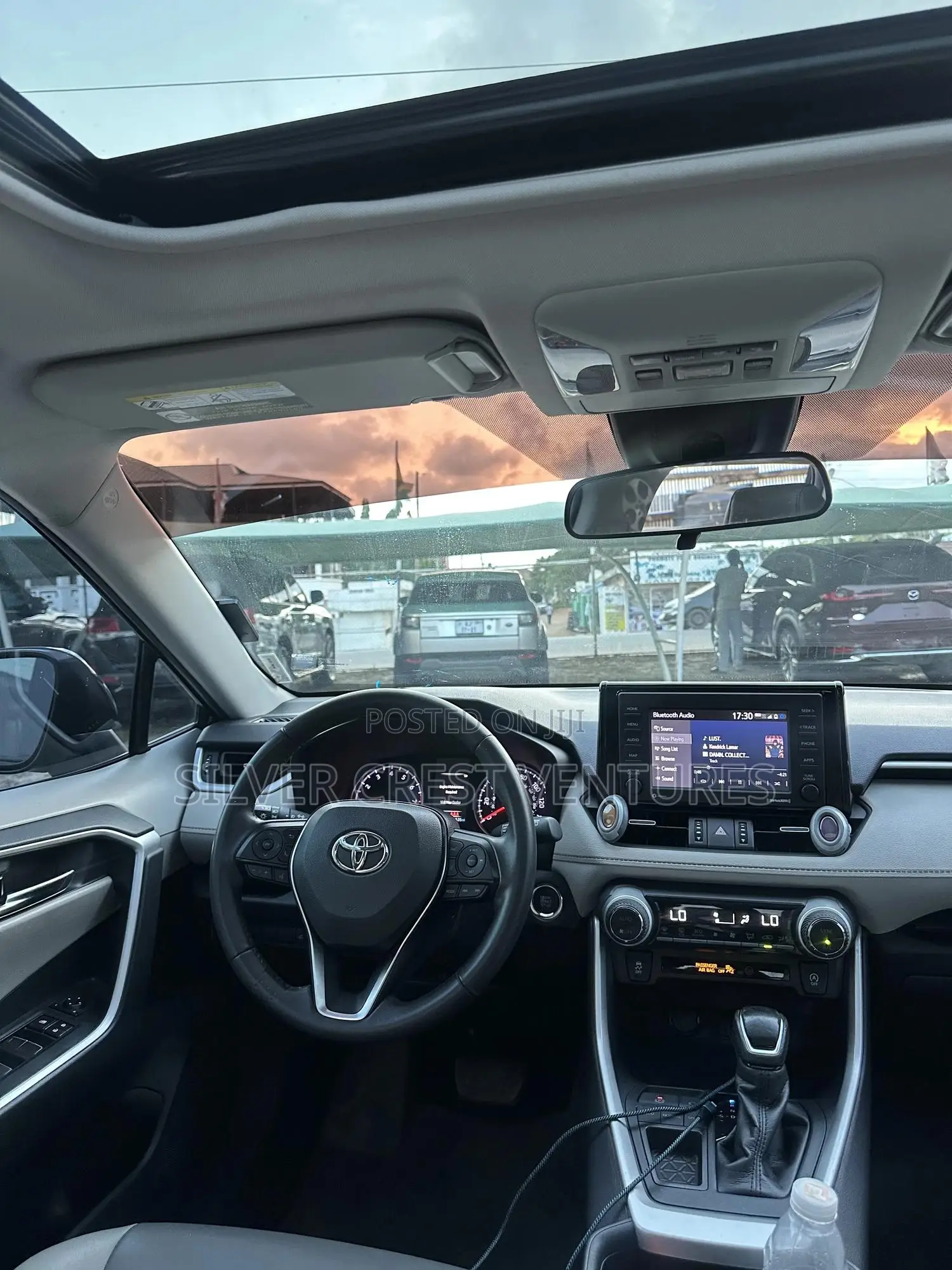 Toyota RAV4 XSE 2019 Gray