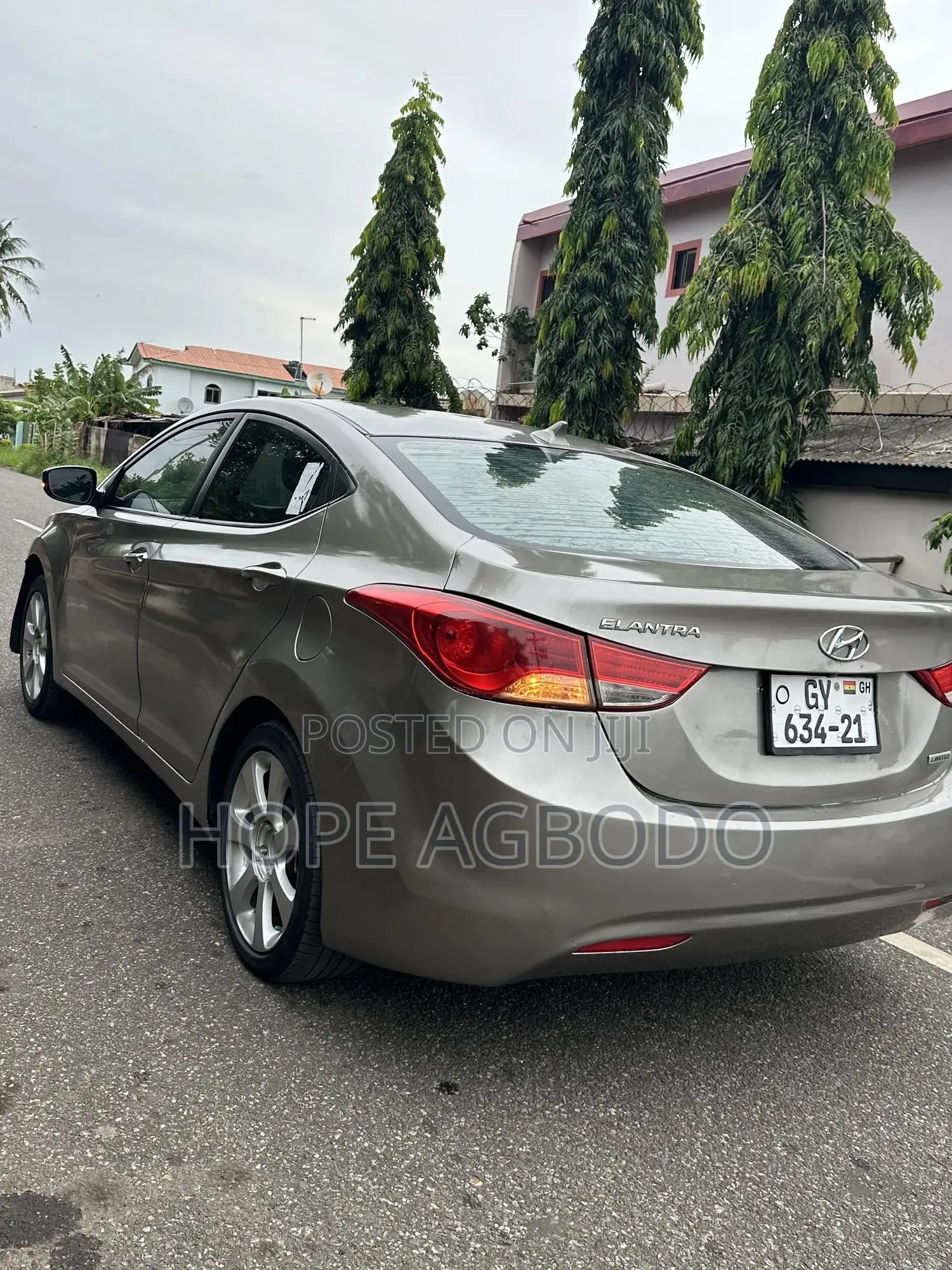 Hyundai Elantra Limited Sedan FWD (1.8L 4cyl 6A) 2013 Brown