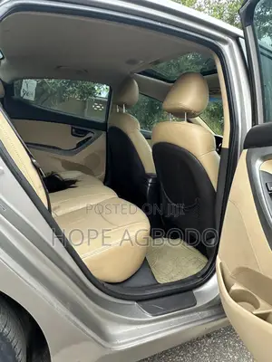 Hyundai Elantra Limited Sedan FWD (1.8L 4cyl 6A) 2013 Brown