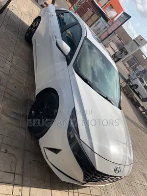 Hyundai Elantra 2022 White