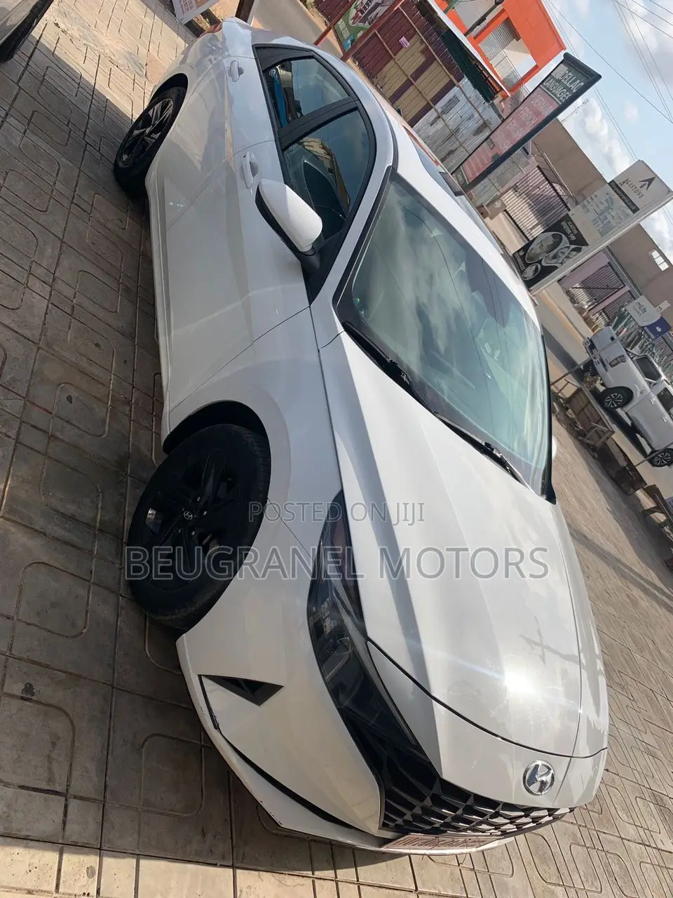 Hyundai Elantra 2022 White
