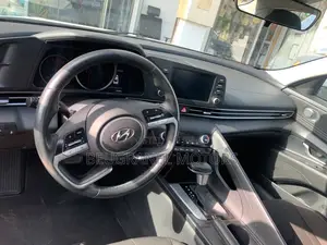 Hyundai Elantra 2022 White