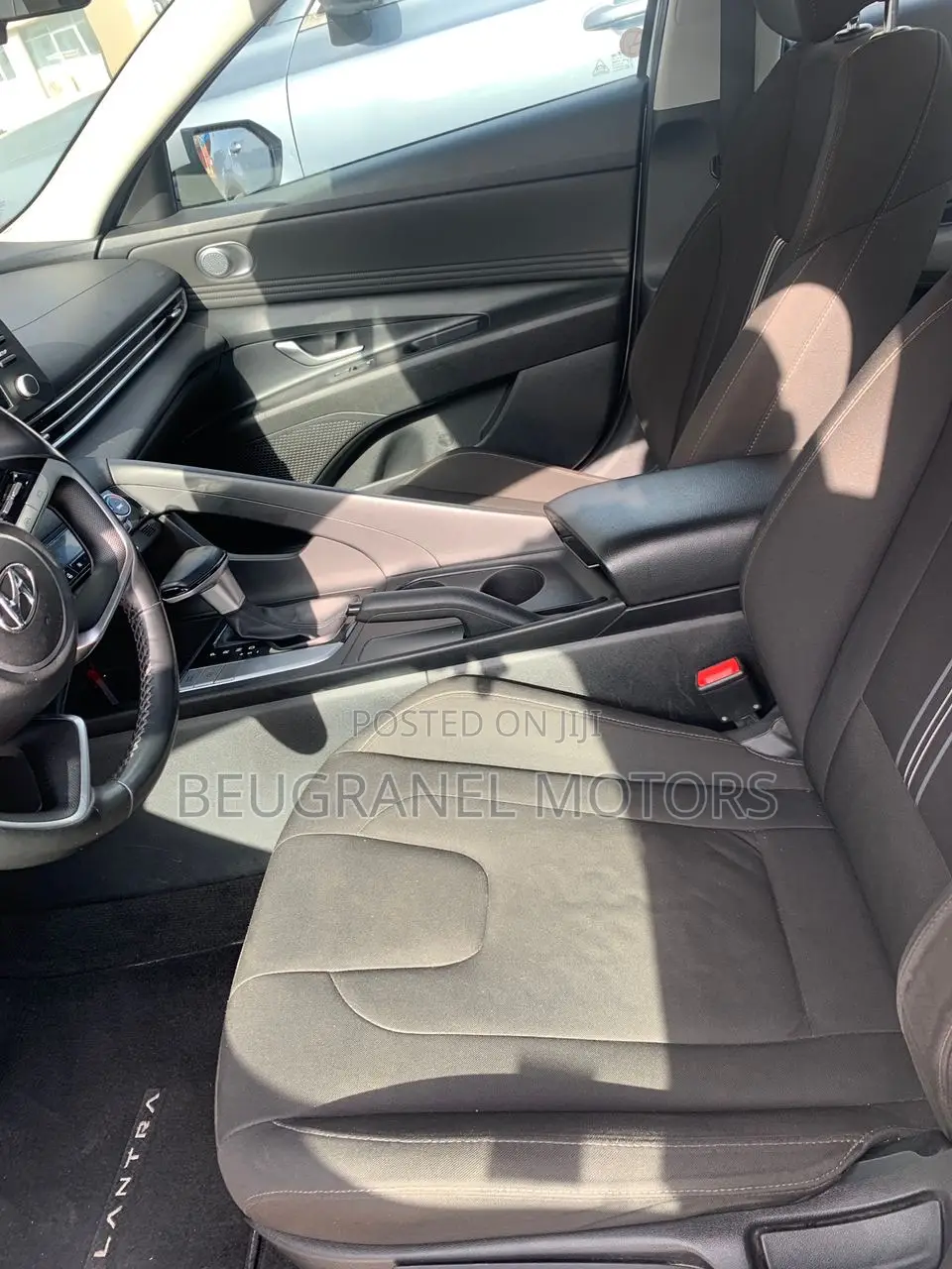 Hyundai Elantra 2022 White