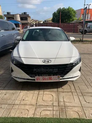 Hyundai Elantra 2022 White