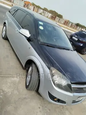 Opel Astra 1.4 Essentia 2011 Silver