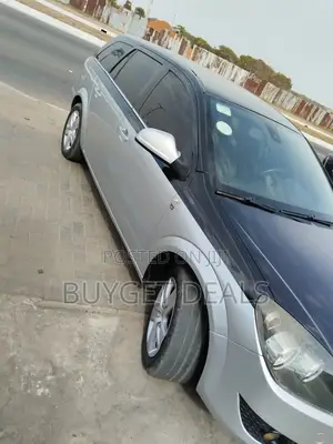 Opel Astra 1.4 Essentia 2011 Silver