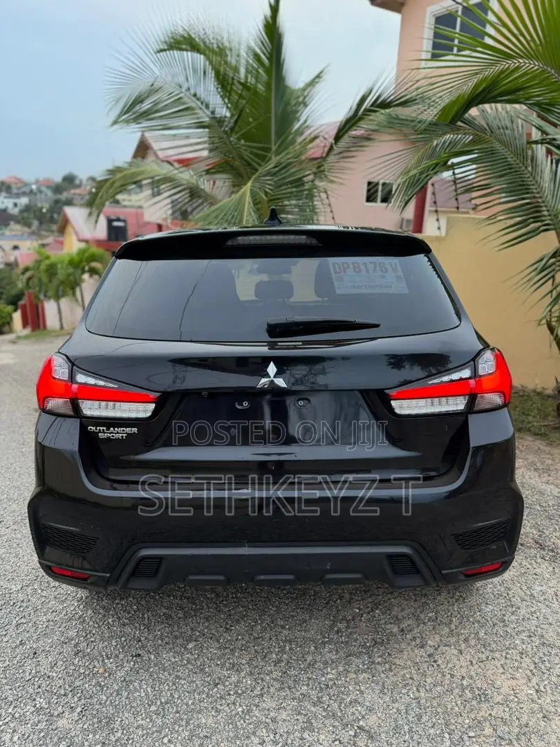 Mitsubishi Outlander 2022 Black