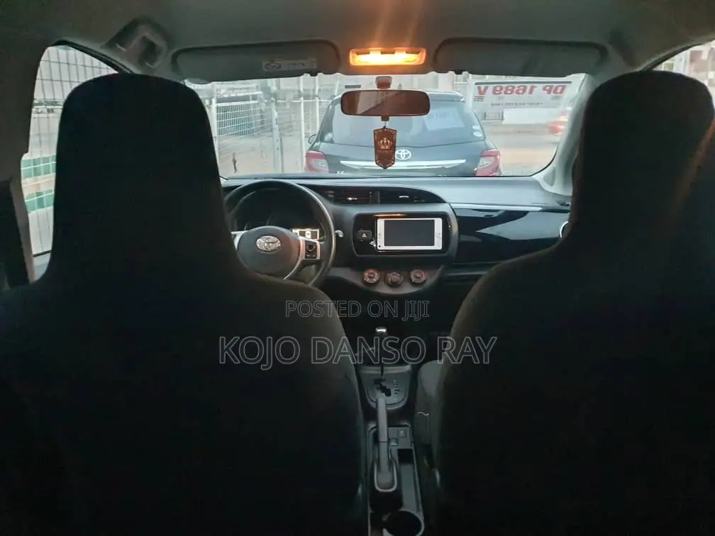Toyota Vitz 1.3 FWD 5dr 2015 Yellow