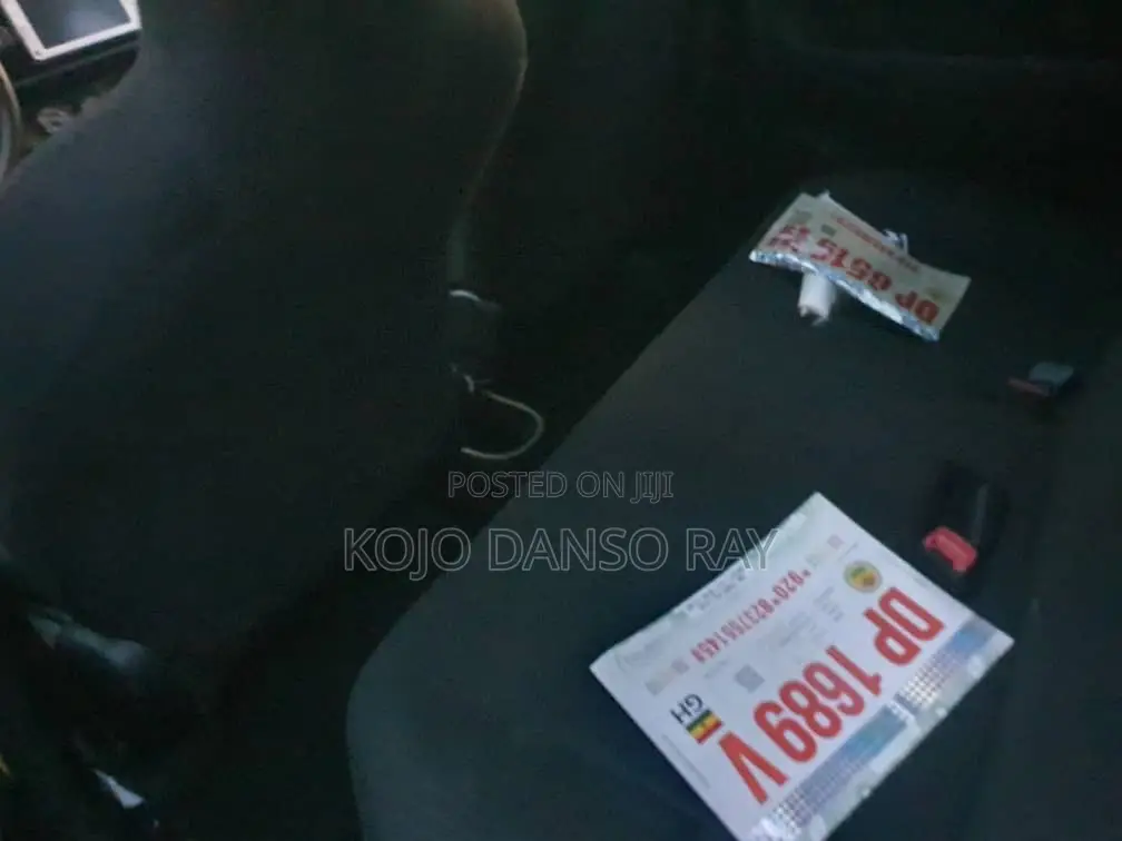 Toyota Vitz 1.3 FWD 5dr 2015 Yellow
