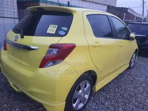 Toyota Vitz 1.3 FWD 5dr 2015 Yellow