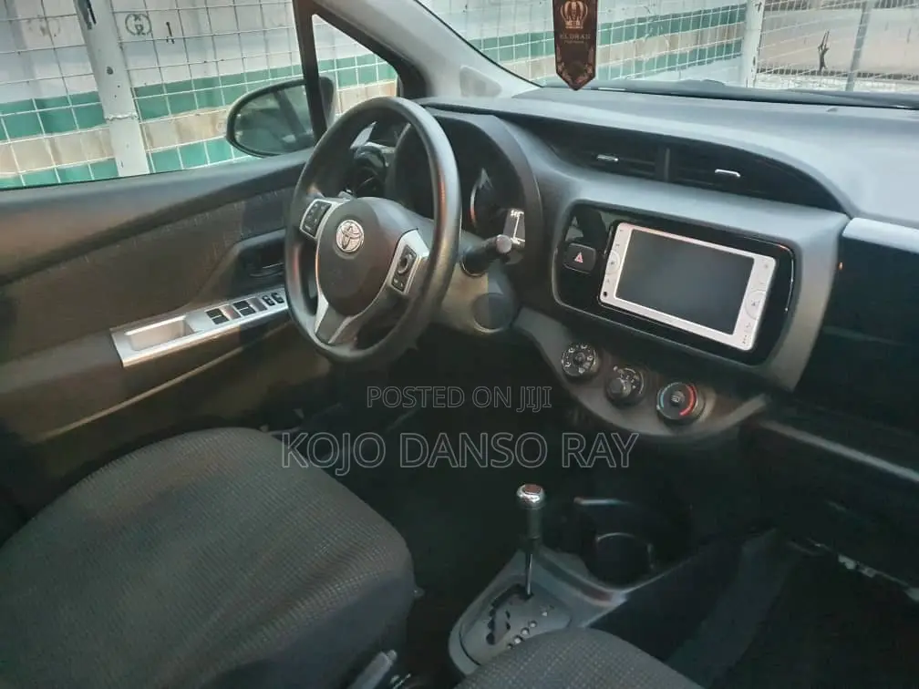 Toyota Vitz 1.3 FWD 5dr 2015 Yellow
