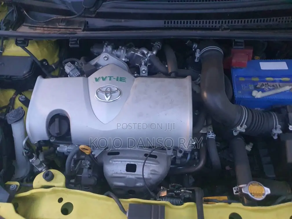 Toyota Vitz 1.3 FWD 5dr 2015 Yellow