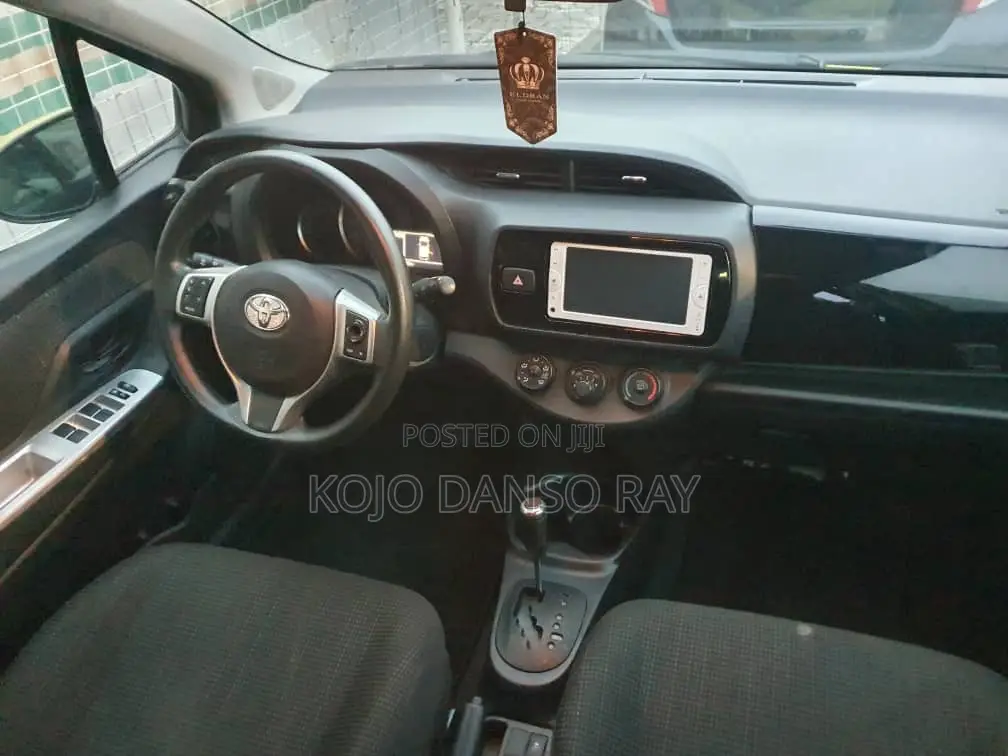 Toyota Vitz 1.3 FWD 5dr 2015 Yellow