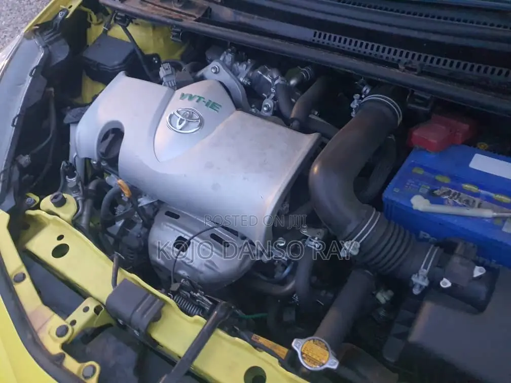 Toyota Vitz 1.3 FWD 5dr 2015 Yellow