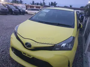 Toyota Vitz 1.3 FWD 5dr 2015 Yellow