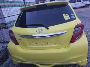 Toyota Vitz 1.3 FWD 5dr 2015 Yellow