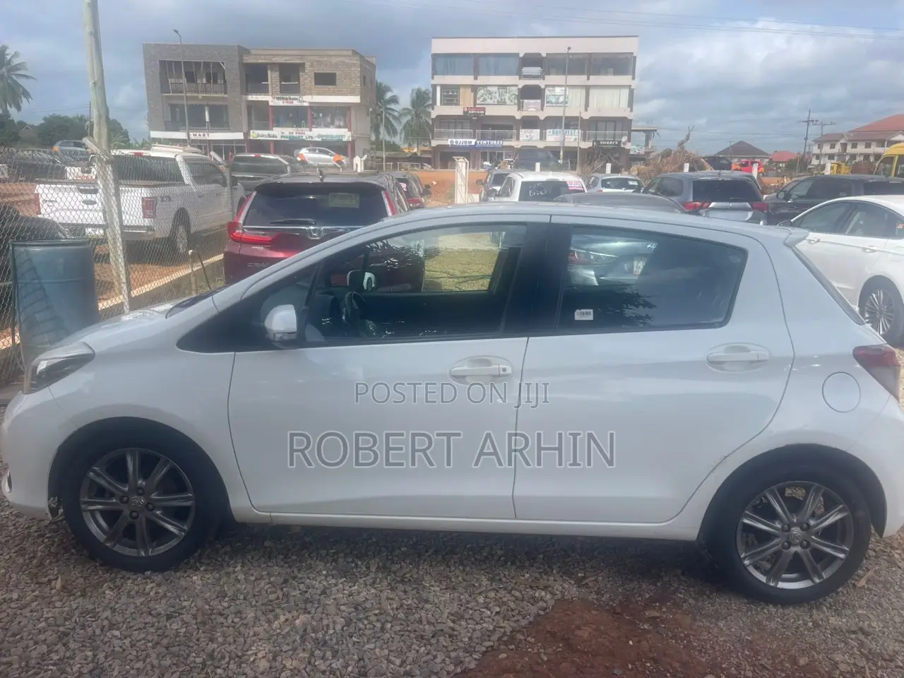 Toyota Yaris LE Hatchback 5dr 2013 White