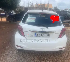 Toyota Yaris LE Hatchback 5dr 2013 White