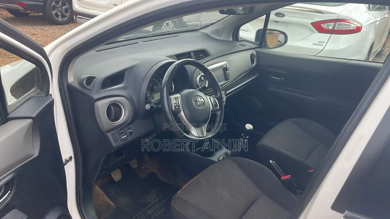 Toyota Yaris LE Hatchback 5dr 2013 White