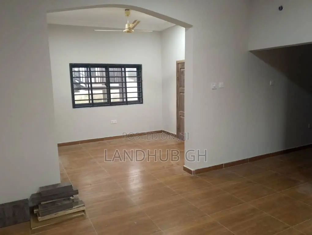 2bdrm Apartment in West Hills Mall Area for rent