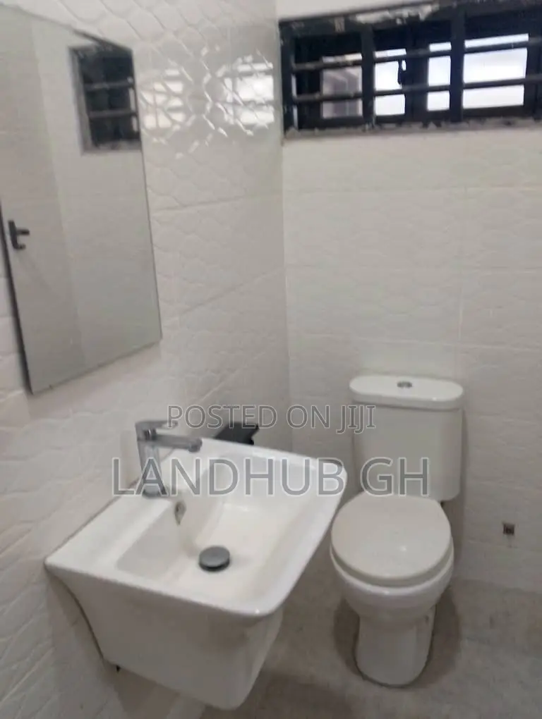 2bdrm Apartment in West Hills Mall Area for rent