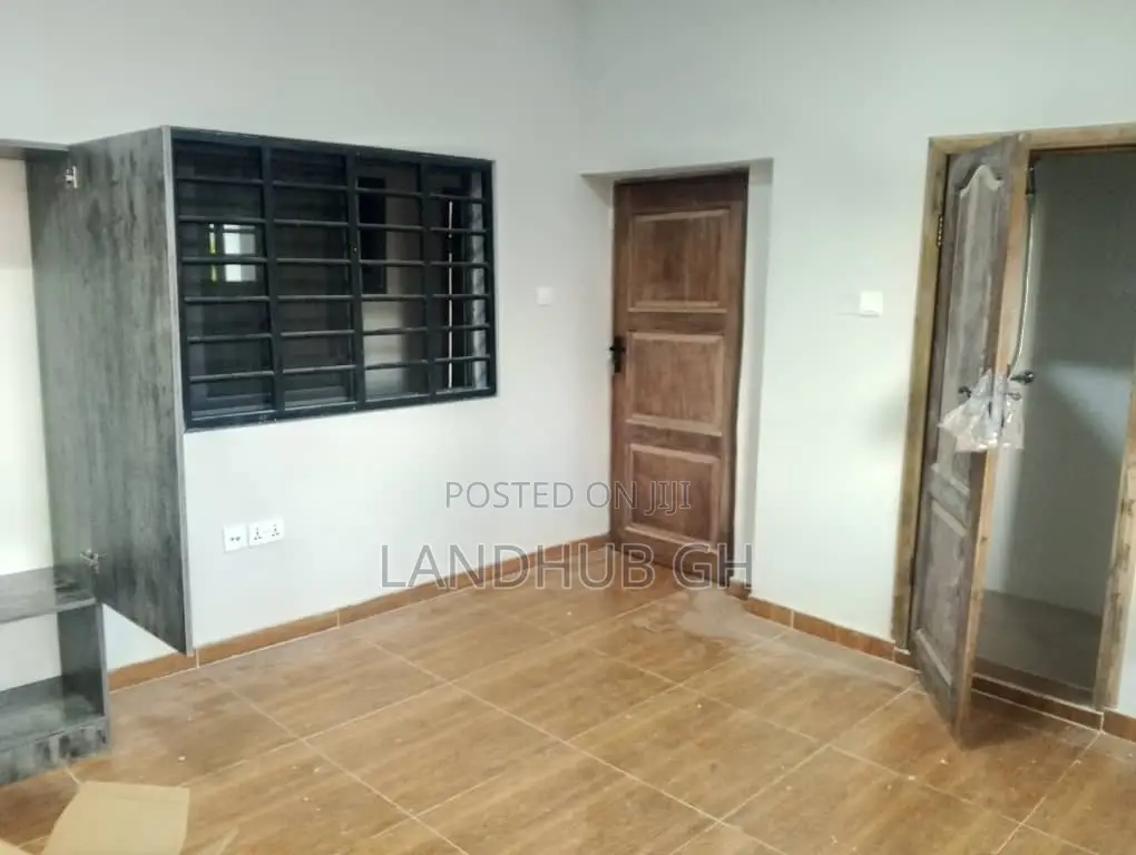 2bdrm Apartment in West Hills Mall Area for rent