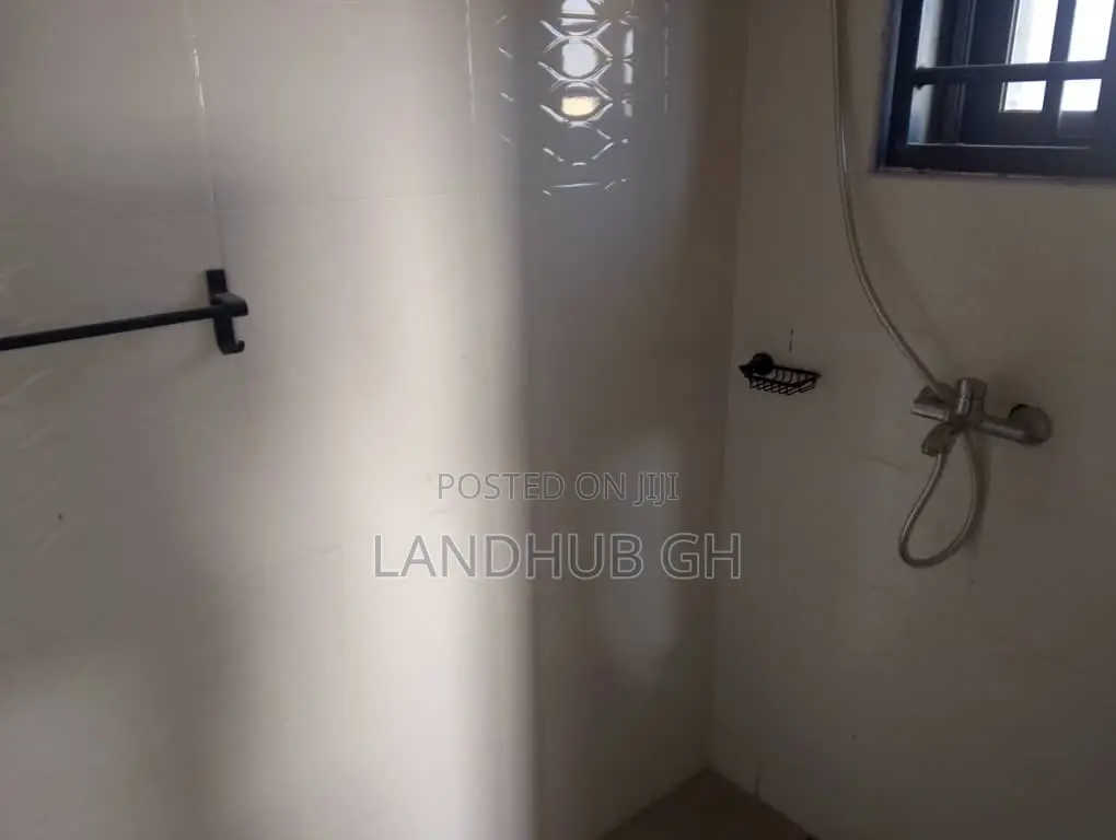 2bdrm Apartment in West Hills Mall Area for rent