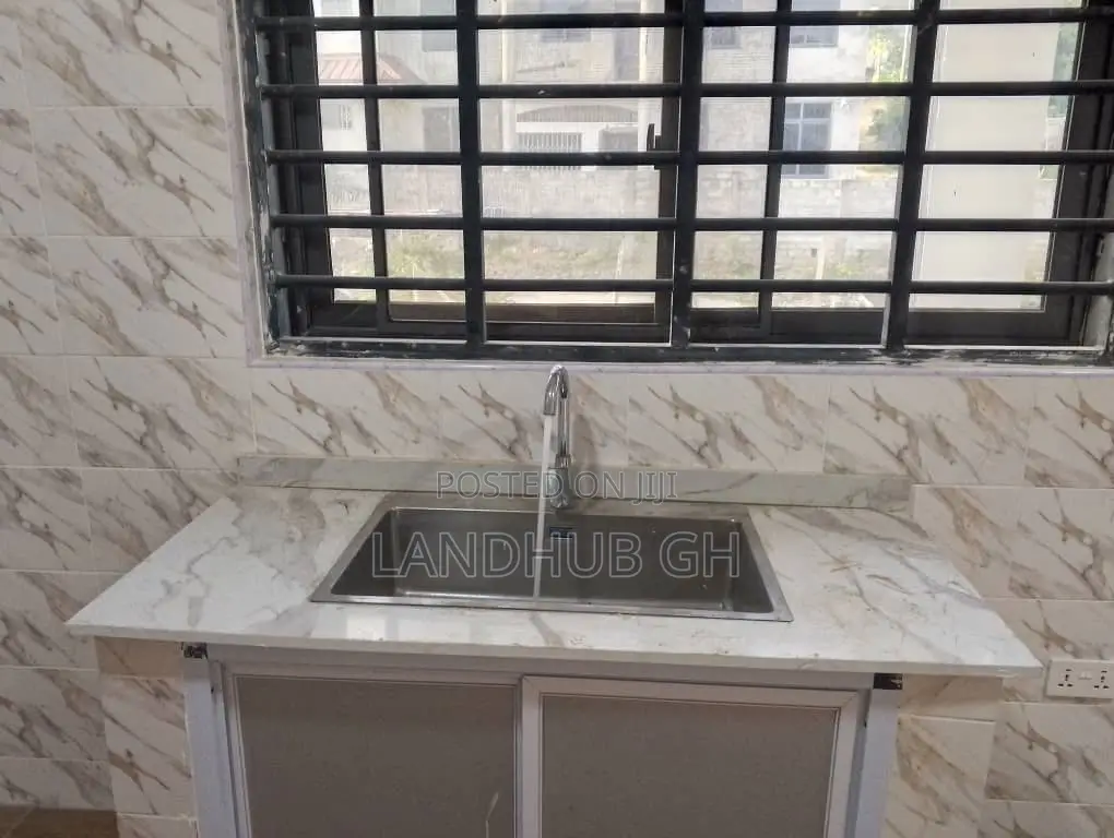 2bdrm Apartment in West Hills Mall Area for rent