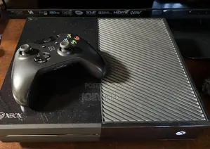 Xbox One With 1 Game and One Controller