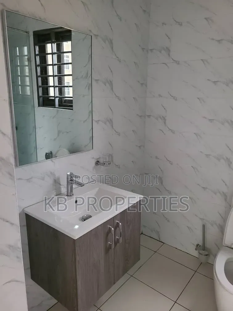 4bdrm Duplex in Kb Properties, American House for rent