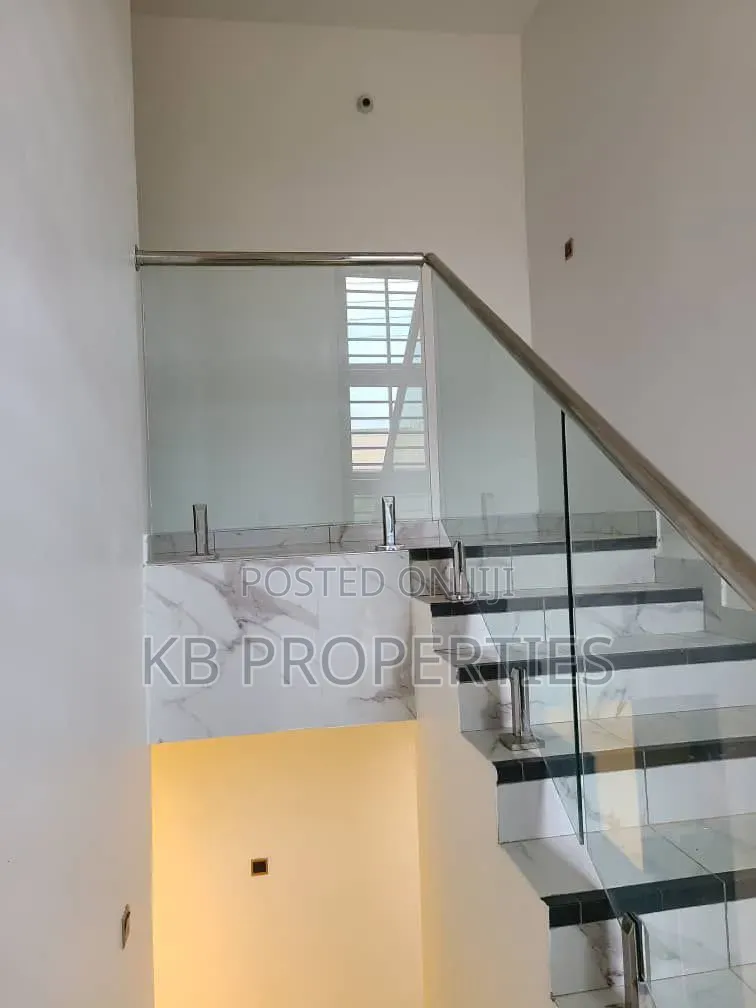 4bdrm Duplex in Kb Properties, American House for rent