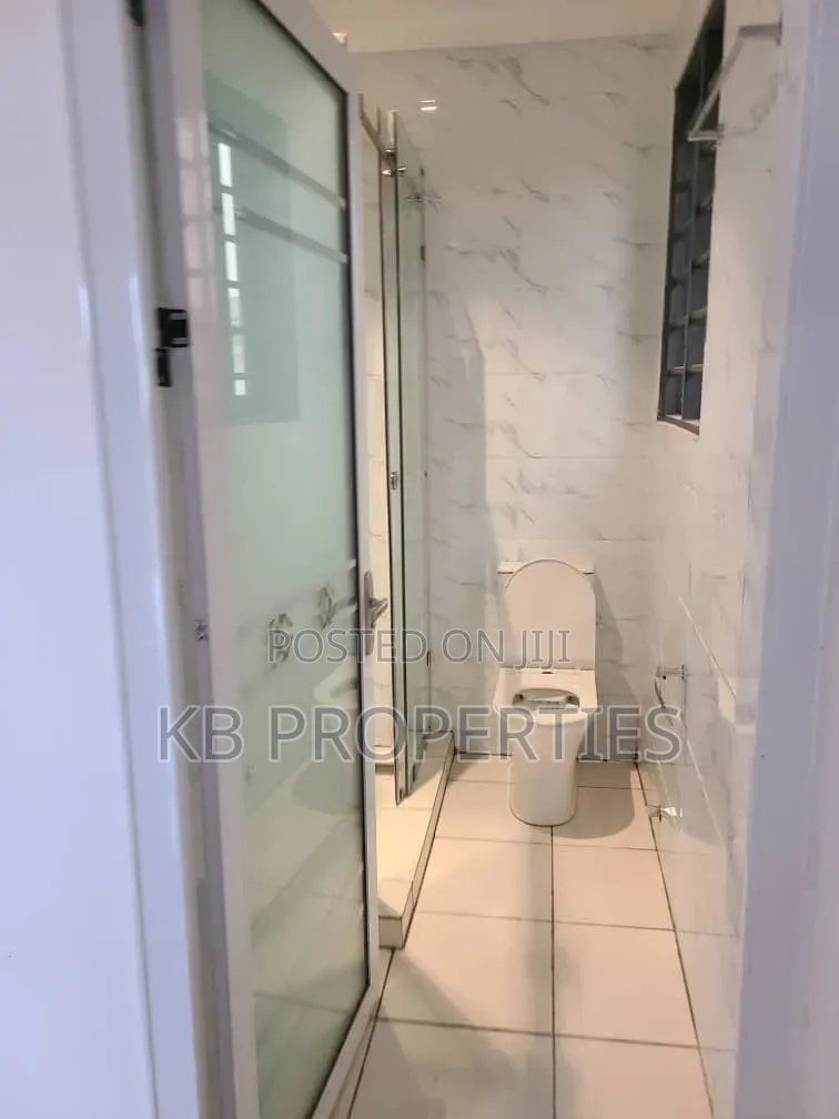 4bdrm Duplex in Kb Properties, American House for rent