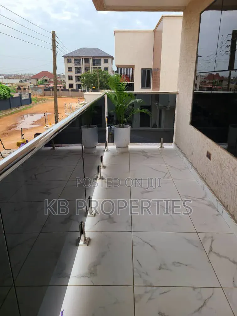 4bdrm Duplex in Kb Properties, American House for rent