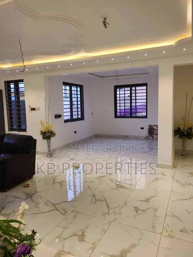 4bdrm Duplex in Kb Properties, American House for rent