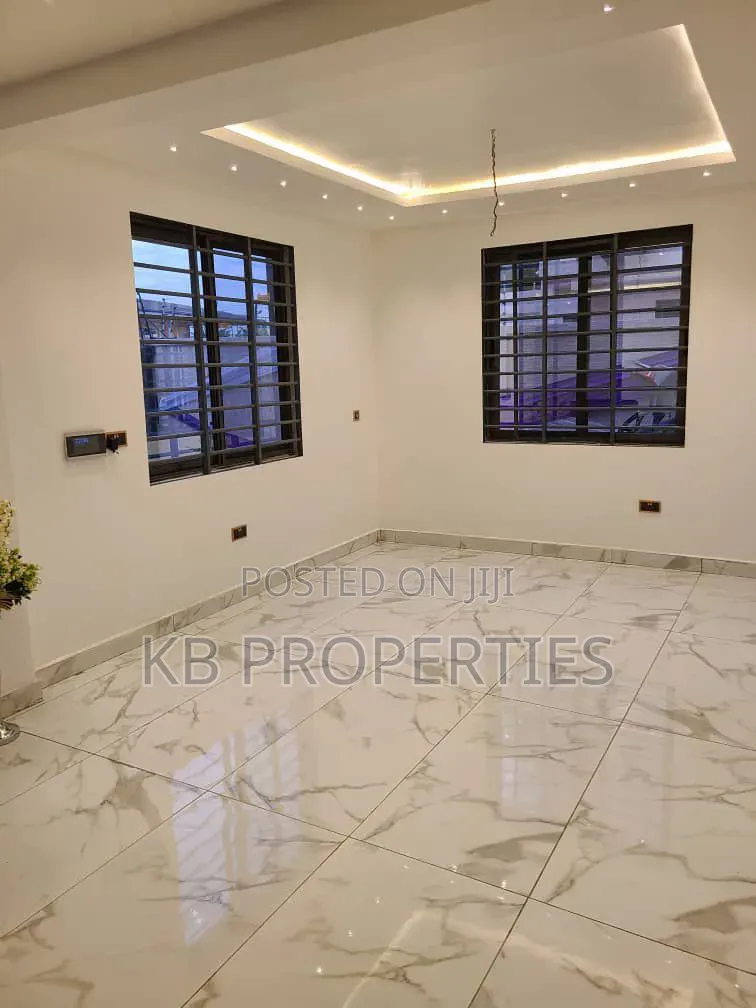4bdrm Duplex in Kb Properties, American House for rent