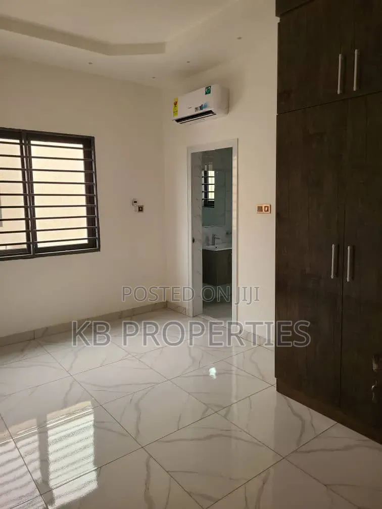 4bdrm Duplex in Kb Properties, American House for rent