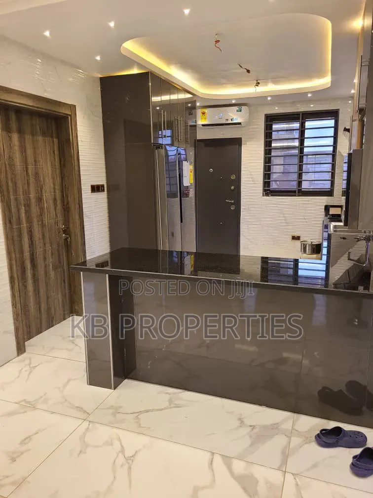 4bdrm Duplex in Kb Properties, American House for rent