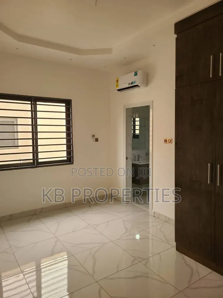 4bdrm Duplex in Kb Properties, American House for rent