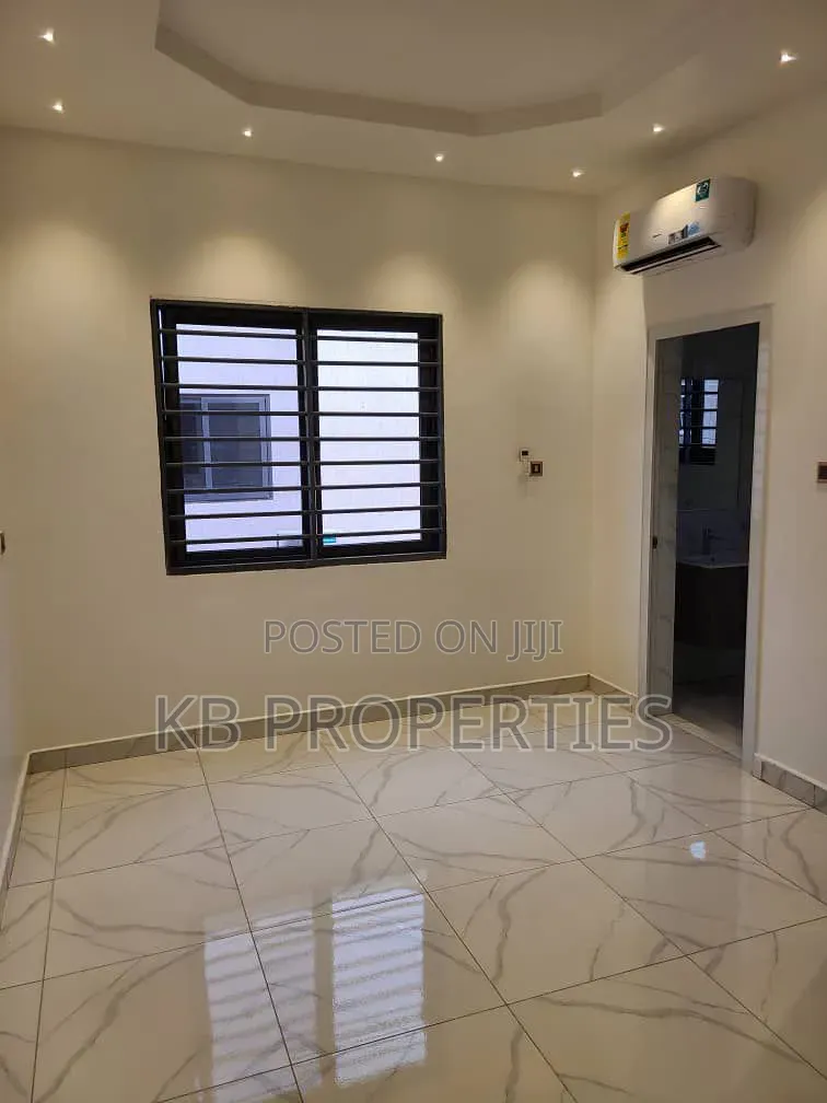 4bdrm Duplex in Kb Properties, American House for rent