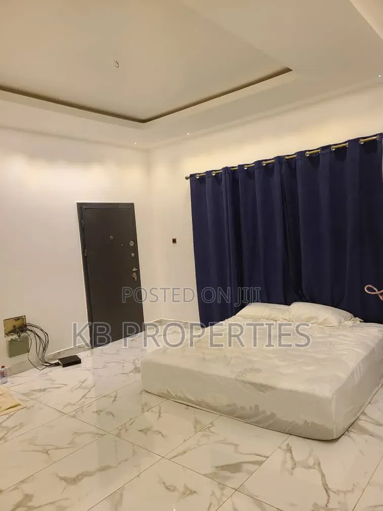 4bdrm Duplex in Kb Properties, American House for rent