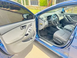 Hyundai Elantra SE Sedan FWD (1.8L 4cyl 6A) 2016 Blue