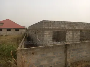 7bdrm House in Afienya Ablekuma for sale