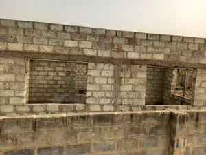 7bdrm House in Afienya Ablekuma for sale