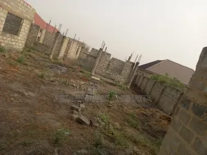 7bdrm House in Afienya Ablekuma for sale