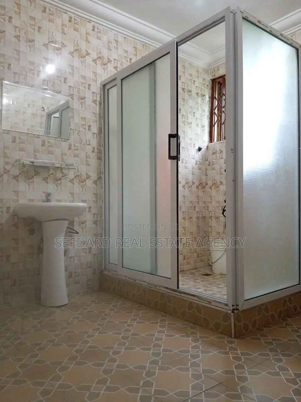 6bdrm House in Sefdard Properties, Pokuase for sale